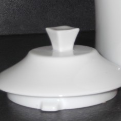 Théière en porcelaine de Limoges blanche