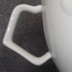 Théière en porcelaine de Limoges blanche